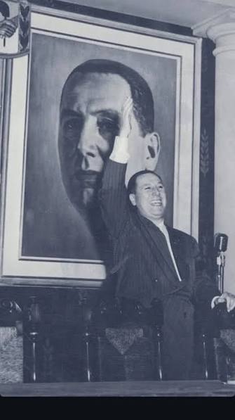 ElVengador1945's tweet photo. "Solo aquel que este dispuesto a luchar por la gente que trabaja, puede llevar honradamente la insignia de dirigente peronista."

Juan Domingo Perón 🇦🇷 https://t.co/tTq0xNpyAf