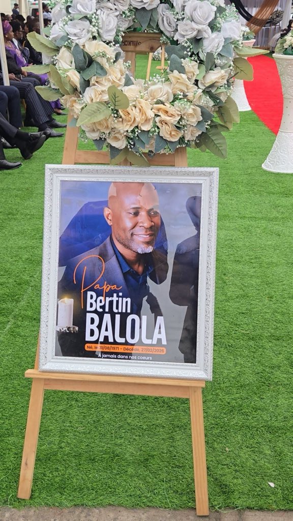 KiayimaPlacide's tweet photo. 10/03/2026, la famille politique de l’Union pour la Nation Congolaise (UNC) a accompagné Papa Bertin Balola à sa dernière demeure.
Une délégation du parti conduite par le SG @BillyKambale1 était présente pour soutenir Mme Liliane Banga.@HamidaKamerhe , épouse du @VitalKamerhe1. https://t.co/fzZfgKC4se