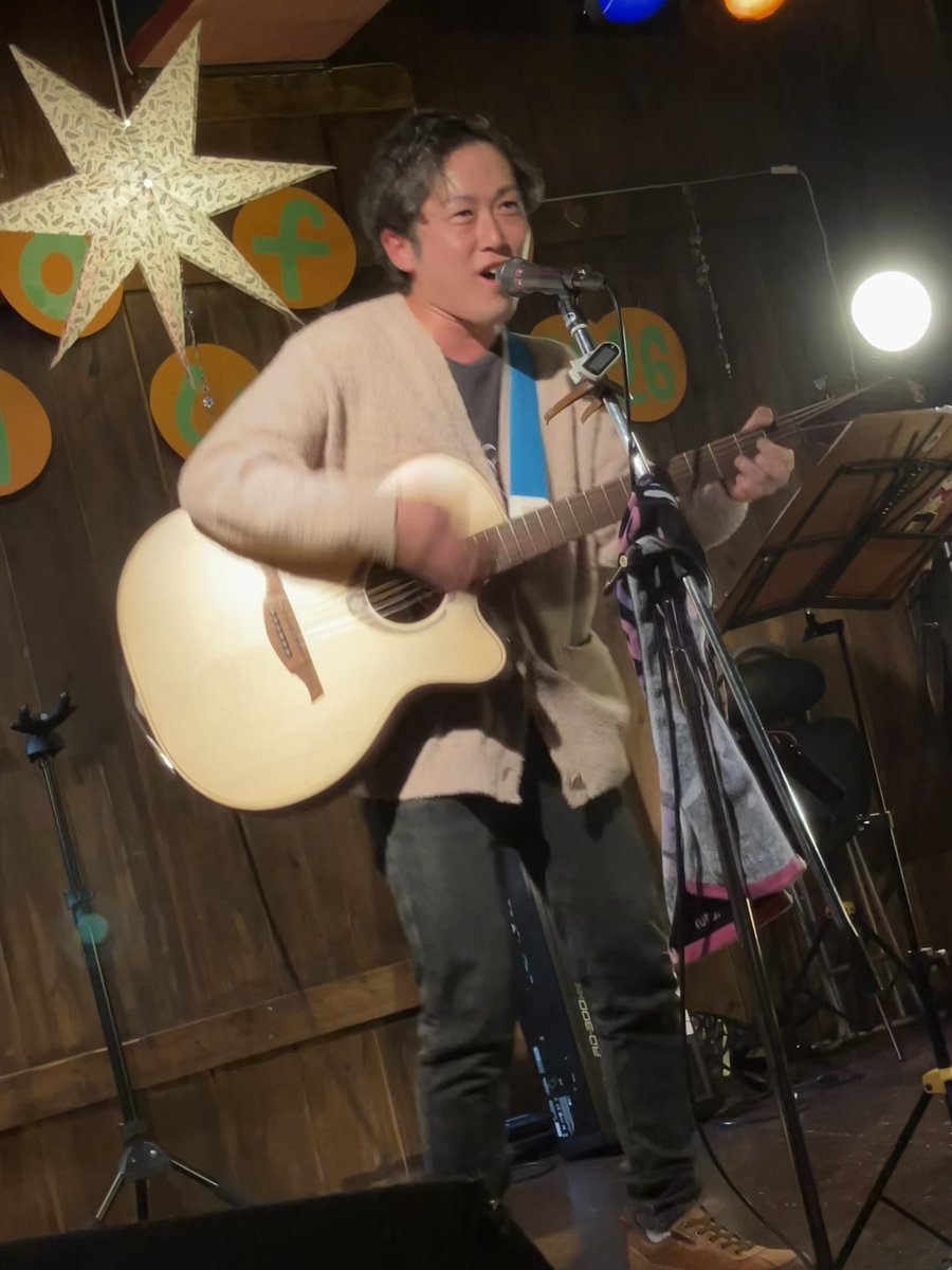 トリ、セミユナ！氏✨

そのテンションは出順でなくてセトリでは⁈

…出順だった…
（本人曰く、大トリではしゃぎすぎたと）

でも出順がステージングに影響大なのは確か。
その気合いの持って行き方で楽しき「なつのみどり」締めになっていたはず🤨

「みちづれ静電気」好き♡

終始が喜楽♬良宵🌃✨