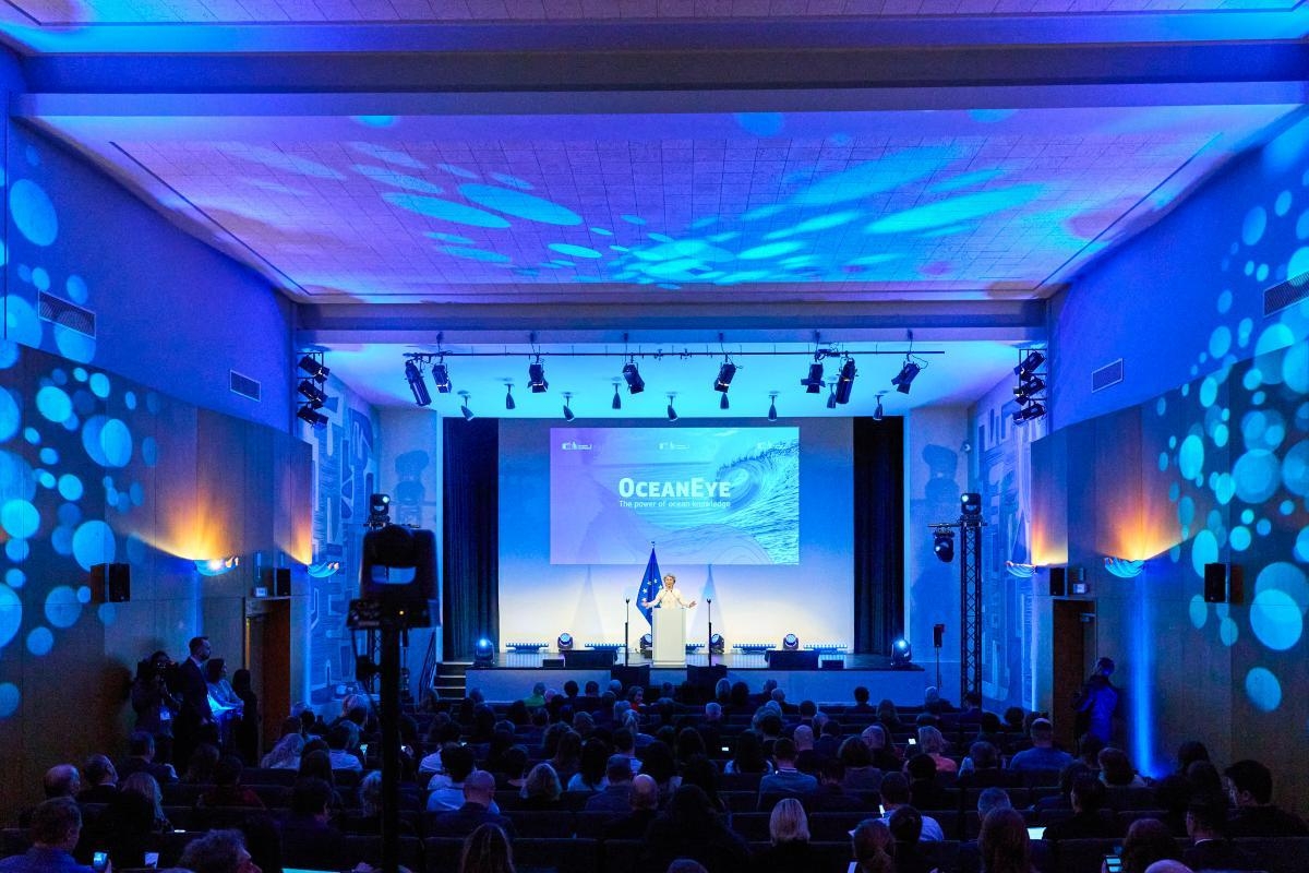 FGaliciaEuropa's tweet image. 🌊🇪🇺 Estes días participamos en Bruxelas nos #EuropeanOceanDays, un foro de diálogo sobre o futuro da economía azul europea. 

Debatéronse cuestións clave como a innovación mariña, o papel das comunidades costeiras e os retos do futuro #EuropeanOceanPact.

#GaliciaNaUE