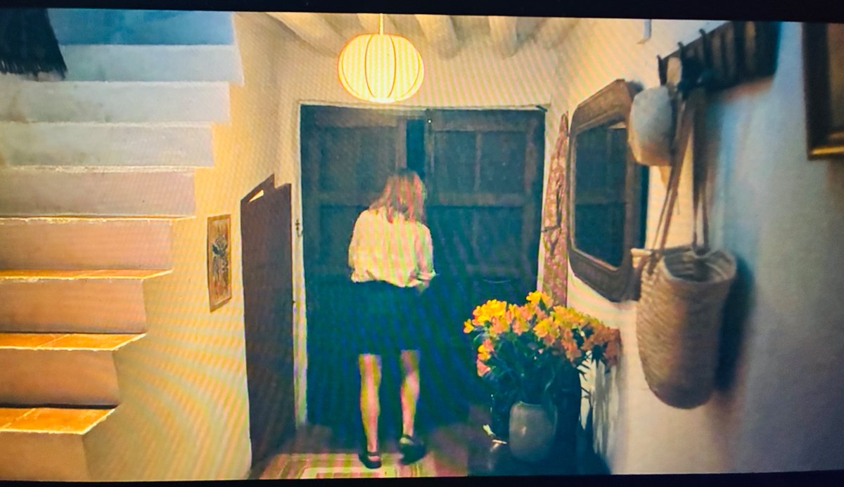 This_is_mkt's tweet photo. 映画「マンゴー」インテリアが、印象的でした

有名デザイナーの家具は見当たらない。ブランドものも、たぶんない。
なのに、すごくいい。白い壁、アーチ、自然から生まれたような素材たち

「何を置くか」より「どう在るか」で、空間って決まるのかもしれない https://t.co/kdarv8hixq