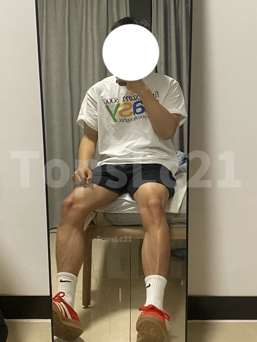TopsLc21's tweet photo. 这下好了！喜欢的博主也找不着了！#男大 # https://t.co/CVPV4up5Rs