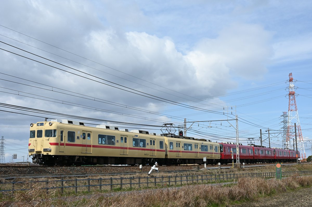 Mizunya333's tweet photo. 天気が心配でしたが、名鉄の珍列車の一つ、1193レを広々とした場所で撮影できました。 (2026.03.07撮影・名鉄 名古屋本線 富士松~豊明) #6013F #1193レ https://t.co/zkdP17DnJe