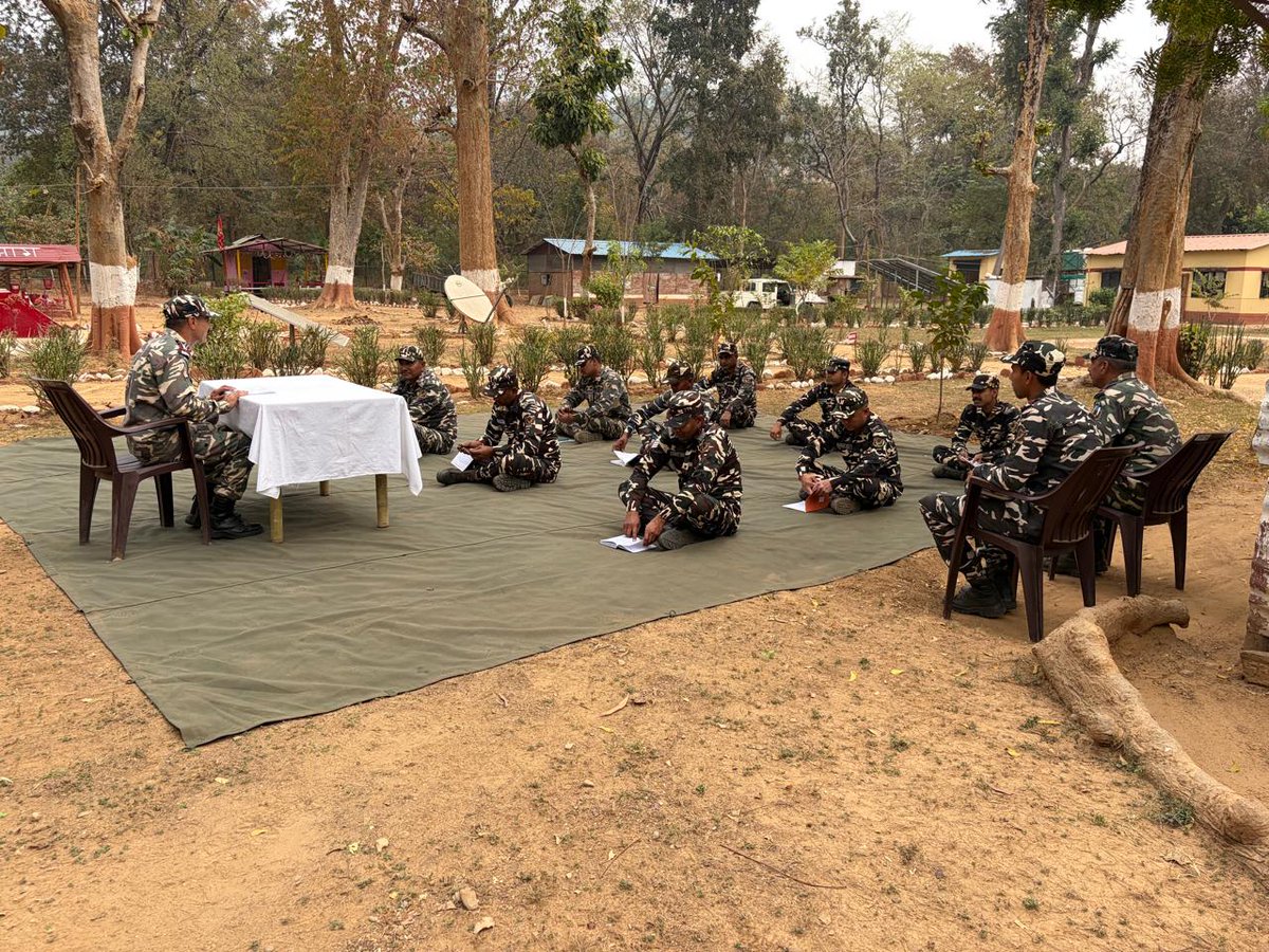 9BnSSB_INDIA's tweet photo. सीमा चौकी में वर्ग संचालन के माध्यम से कार्मिकों को साइबर अपराधों से बचाव के उपाय बताए गए। 
जागरूक रहें, सुरक्षित रहें!
#SSB_INDIA
#SSBFTRLUCKNOW
#SSBSHQGKP
#CyberSecurity 
 #CyberAwareness 
#DigitalIndia https://t.co/1e4bSZwn02
