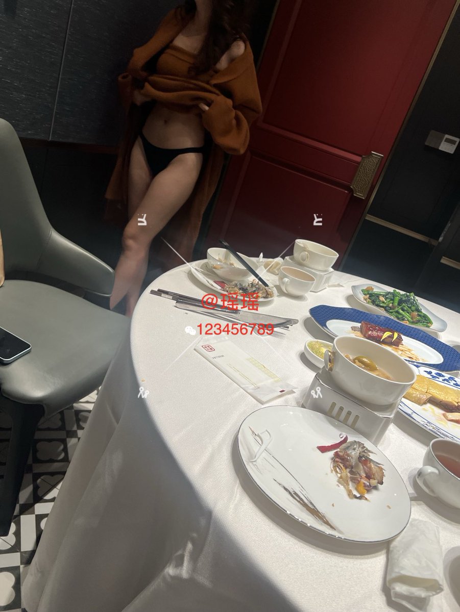 linbao123's tweet photo. 吃饭走秀😎内容丰富多彩😜兴奋又紧张
#单男夫妻 （有胆你就来）哈哈😛 https://t.co/9VZlHhSzRu