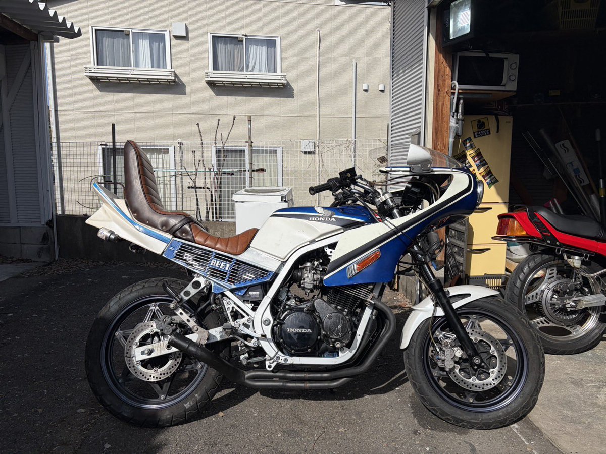 daichi02310033's tweet photo. CBR400F売ります
185万‼️
#cbr400f売ります https://t.co/xnYsdjIGzk