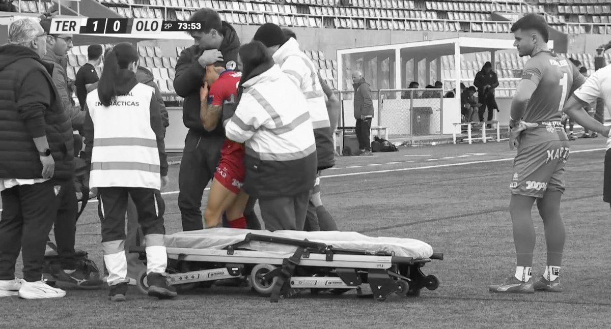 MaffeoVictor's tweet photo. El fútbol y competir es lo que más amo, pero también lo que más me pone a prueba. 
Hace más de2 años  me rompí el LCA . El domingo me volvió a pasar, esta vez en la otra rodilla.
No es fácil asimilarlo, pero  hay que levantarse que hay luz al final del túnel.
Gracias por el apoyo https://t.co/8DNUS8lybW