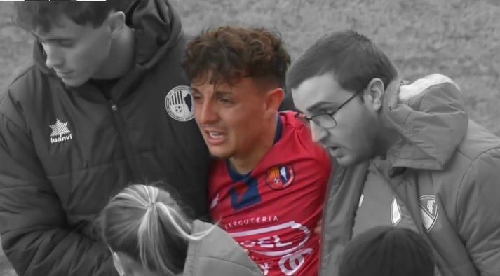 MaffeoVictor's tweet photo. El fútbol y competir es lo que más amo, pero también lo que más me pone a prueba. 
Hace más de2 años  me rompí el LCA . El domingo me volvió a pasar, esta vez en la otra rodilla.
No es fácil asimilarlo, pero  hay que levantarse que hay luz al final del túnel.
Gracias por el apoyo https://t.co/8DNUS8lybW