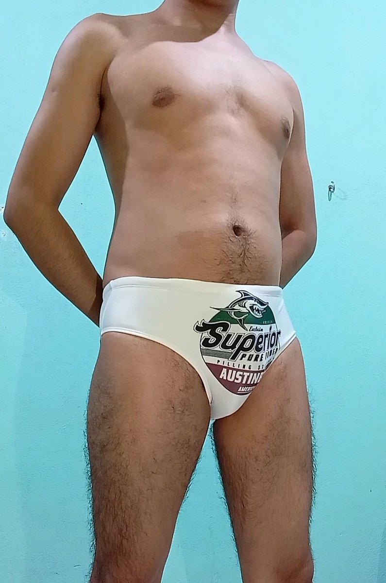 fer_shark's tweet photo. Modelando traje de baño estampado tipo trusa https://t.co/eTI9XC9X6s