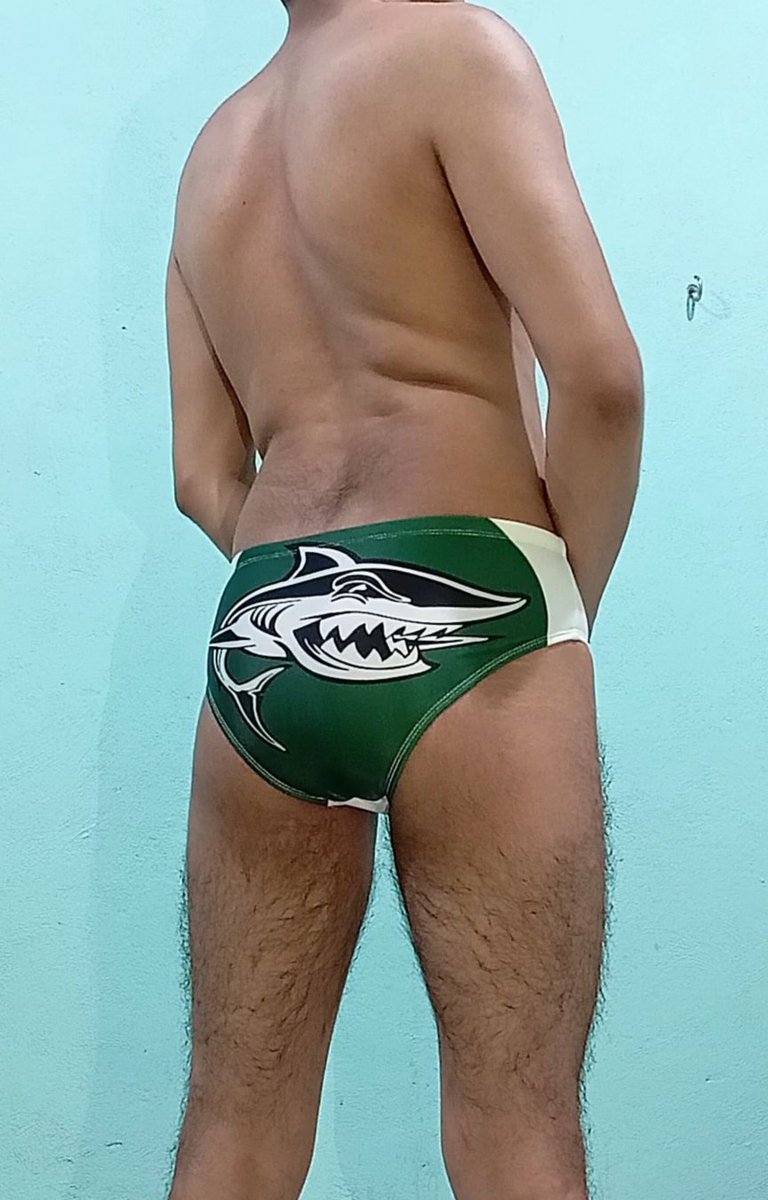 fer_shark's tweet photo. Modelando traje de baño estampado tipo trusa https://t.co/eTI9XC9X6s