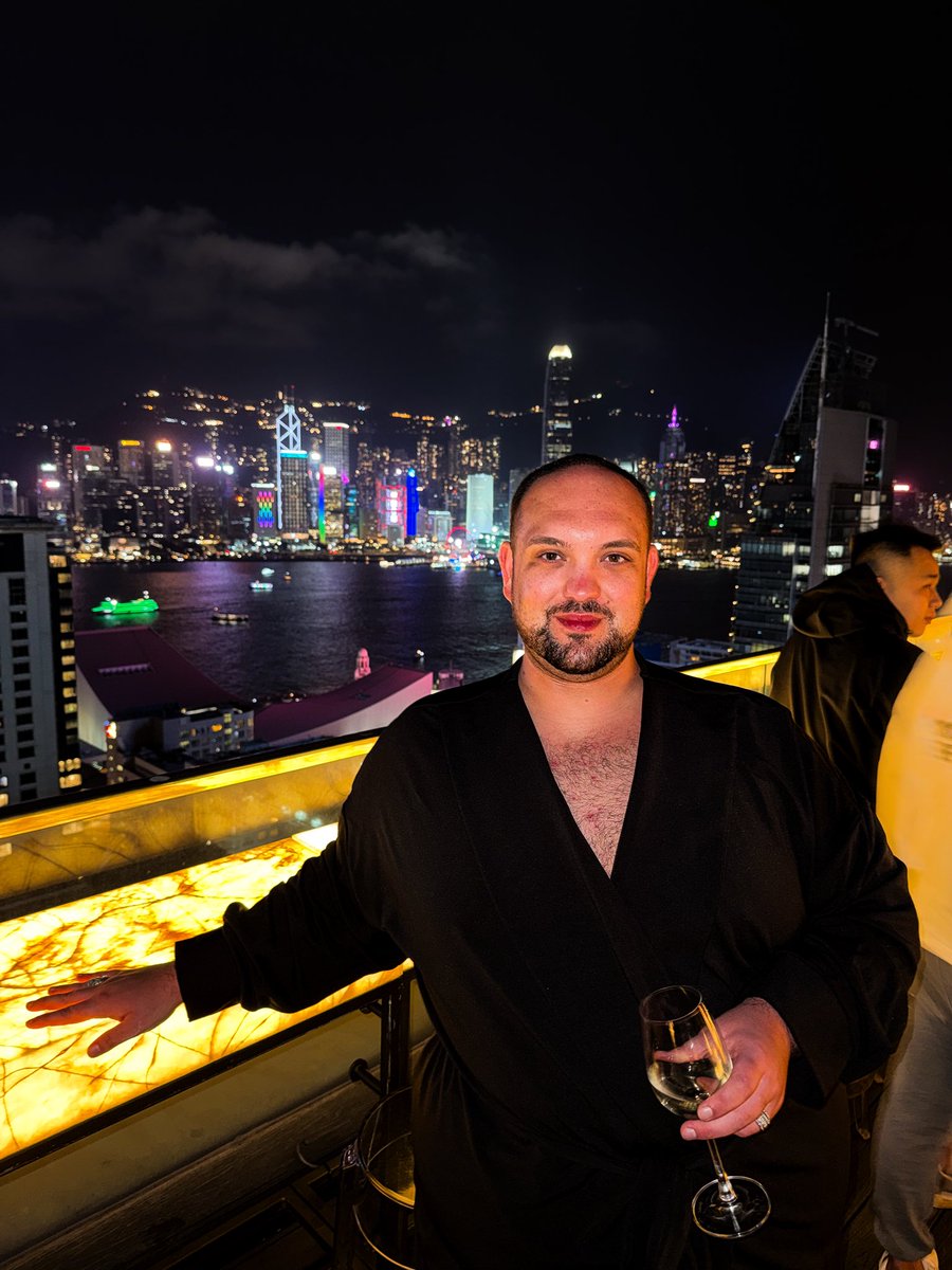 In your 20’s if you get the chance to chase your dreams, it’s really important that you do 🖤

MC x HK ✨