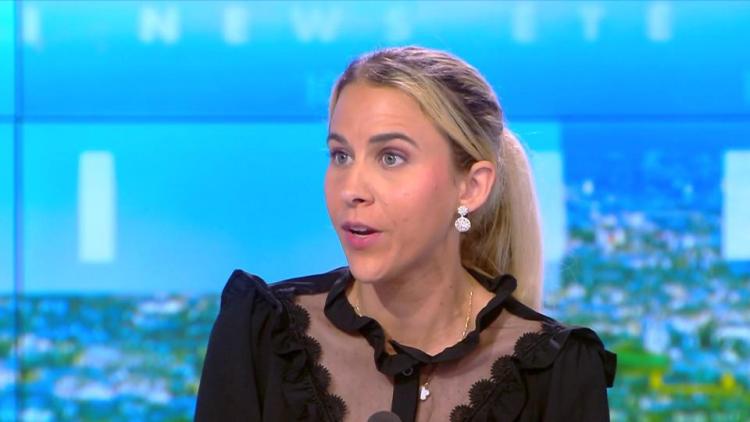 A_Droite_Toutes's tweet image. J'ai vu passer plusieurs posts concernant la présence de Sarah #Saldmann sur les plateaux de #Cnews. C'est vrai, que fait elle là, que nous apporte t-elle avec ses micro-interventions ? Il ne manque pas de chroniqueurs de valeur ayant des choses à  nous apprendre, quand même !