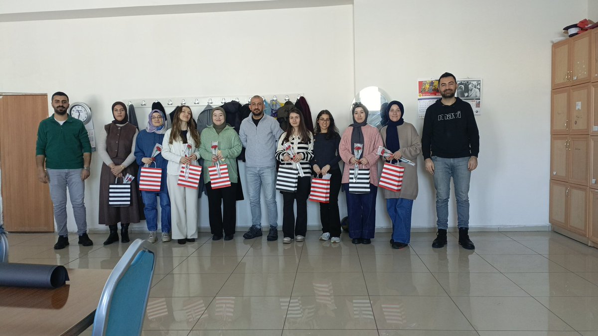 nurali_ilk's tweet photo. 8 Mart Dünya Kadınlar Günü dolayısıyla öğretmenlerimizi nazik bir jestle hatırlayan okul yönetimimize teşekkür ederiz. Başta eğitim camiamızdaki değerli kadınlar olmak üzere, Tüm Kadınların 8 Mart Dünya Kadınlar Günü’nü saygı ve sevgiyle kutluyoruz.@UtkuKzlkya @Ahmetkaya0404 https://t.co/CWdgN8oPzN