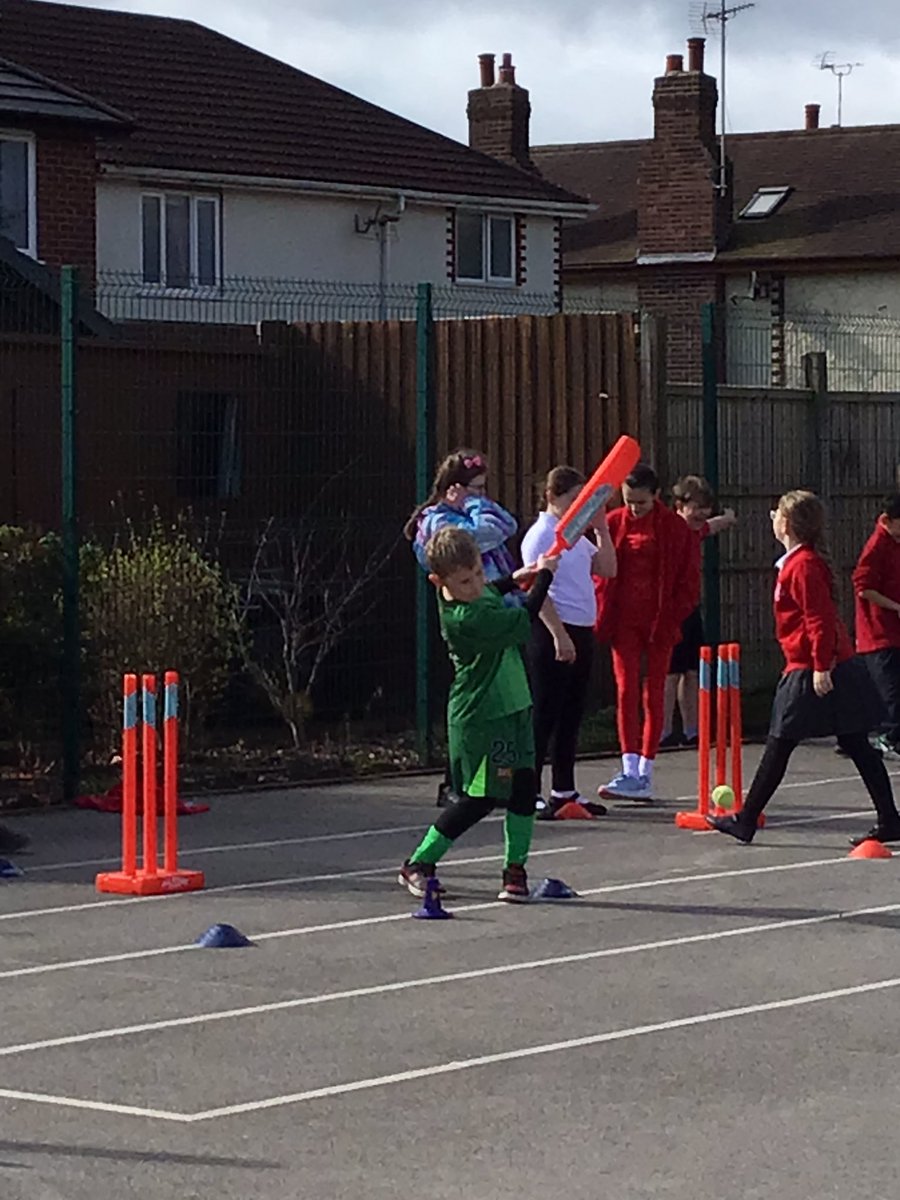 HMillSchool's tweet photo. T5 practicing batting today in cricket ๐ #FiveToThrive https://t.co/2hP7QsXswL