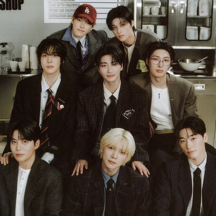 Kimmybaek2's tweet photo. @baejeanies ATEEZ I KNOW YOU CAN HANDLE IT

8 MAKES 1 TEAM https://t.co/WKEEA8E92l