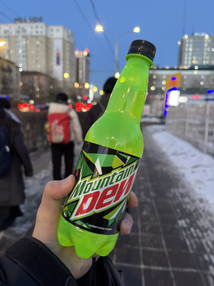 kouyouman's tweet photo. このペットボトルをゲットしにモンゴル行ったと言っても過言ではない🚀
#ペットボトルロケット
#モンゴル 
#DIY 
#ロケット https://t.co/FC2etBCJPx
