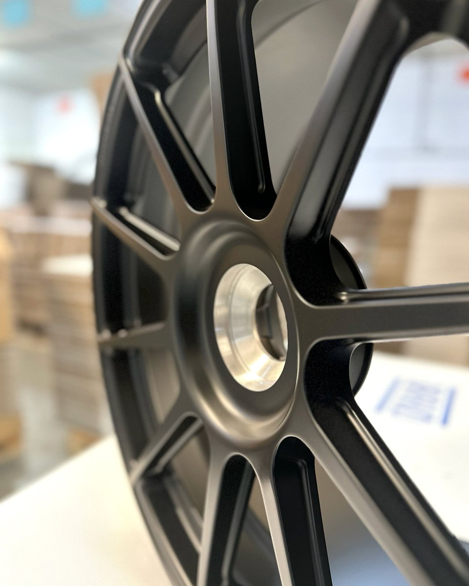 BRAIDwheels's tweet image. BRAID BPR-01 Forged Magnesium | Porsche 911 GT·RS 2025
Front:
🔹 10" x 20" | ET45 | Centerlock | Black Satin
🔹 7.2 kg ⚡
Rear:
🔹 13" x 21" | ET31 | Centerlock | Black Satin
🔹 10.4 kg ⚡
💡 Lightweight. High-performance. Exclusive design. 
#braidwheels #BPR01 #ForgedMagnesiu