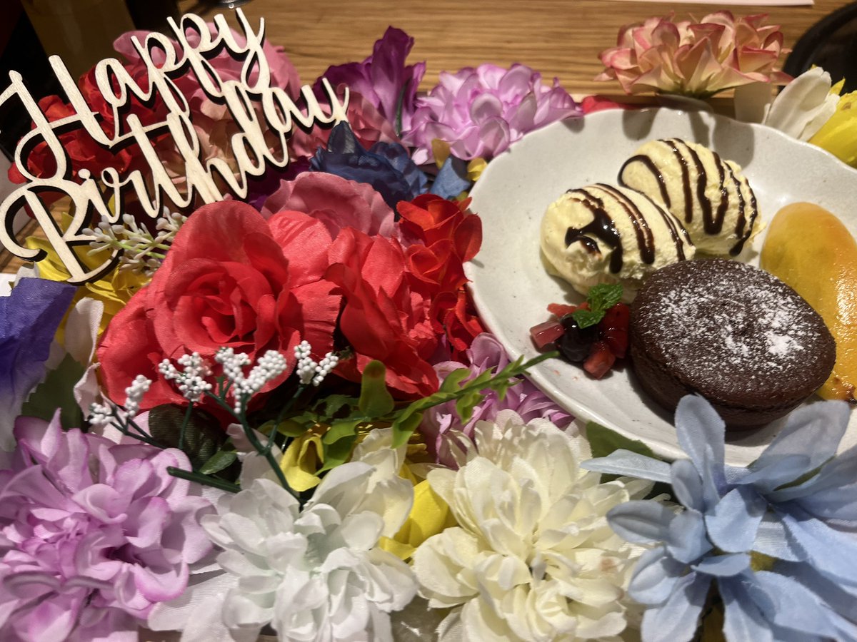 vzy__k's tweet photo. 誕生日お祝いしてもらった🥂 https://t.co/RVR333gQhn