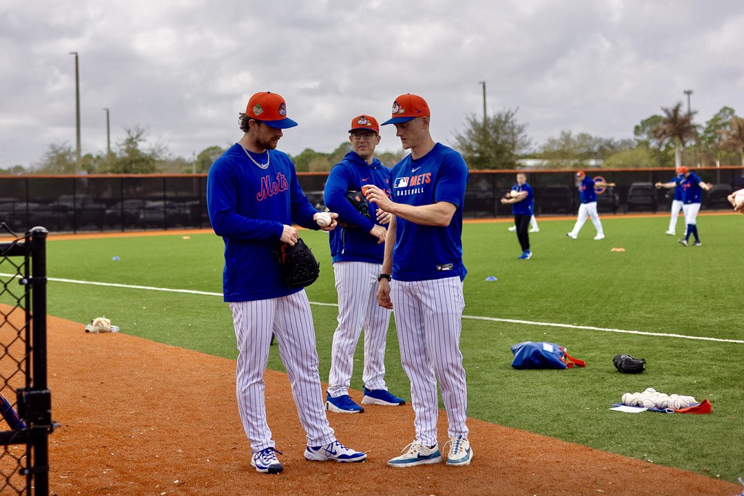 EMarg1180's tweet image. Shot this a few weeks ago — Nolan McLean talking pitching during Mets camp. Now he’s pitching tonight  with Team USA. Love seeing it! @Mets @worldbaseballcl