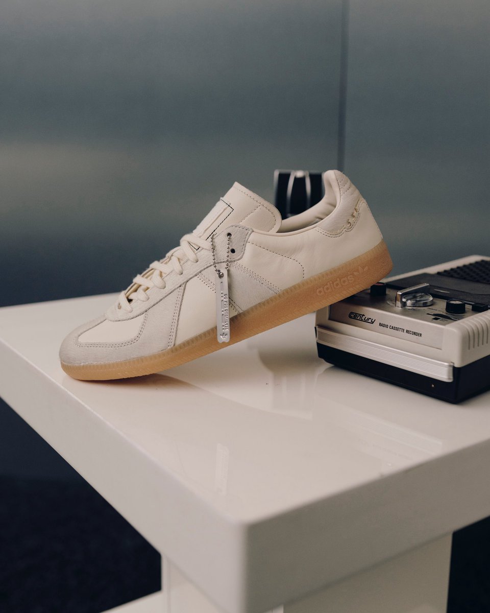 Social Status tweet media