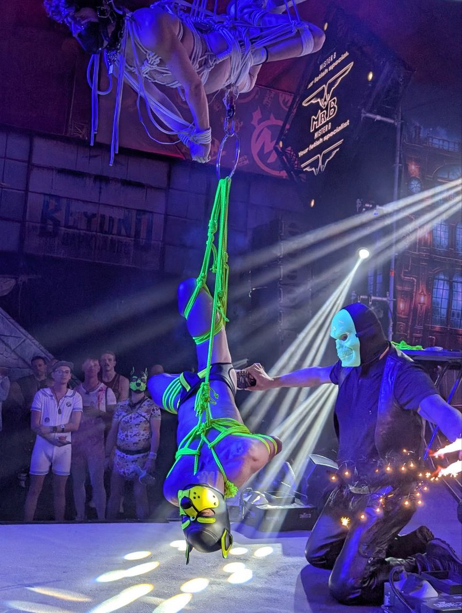 Cboi231's tweet photo. More photos from a very fun performance at @DarklandsFest with the @ThePuppeteer76 @rope_phantasies and the very hot @rossy6562 https://t.co/OOduKQsGuc