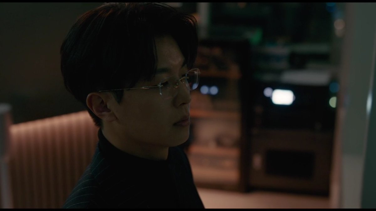 kdramacokr's tweet image. #HonourEp12 ending: 

-baek taejoo vanished, deleted all of his traces. nobody knew his whereabouts.

-that old hag got another vvip invitation(?) which most likely similar to connect😔

- a possible new case..?

idk it feels like they're hinting for s2 but let's see..
#Honour
