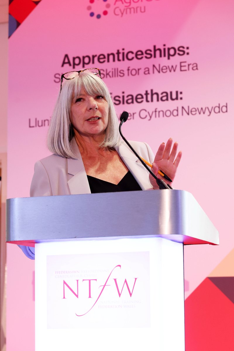 NTFWwbl's tweet photo. Bu Jo Kiernan, Cyfarwyddwr yn @CavendishCymru, yn rhannu sylwadau am y ffordd y gallai'r Senedd newid ym mis Mai, arolygon barn diweddar a senarios tebygol o ran llunio’r llywodraeth newydd.

#CynhadleddNTFW2026 https://t.co/M50V63Sv72