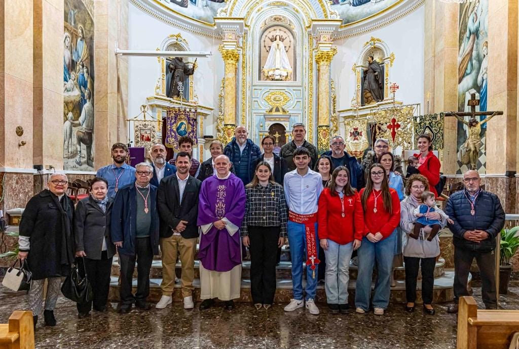 SepulcroTorrent's tweet photo. El  8 de marzo vivimos un acto muy importante para nuestra Hermandad: la Imposición de medallas a los nuevos hermanos. 
Inmaculada Puchades Vallejo, Reina del Encuentro y Ángel de la Resurrección, impuso el fajín a Xavi Vilata Serrano, Hermano Mayor 2026. https://t.co/fixZGKNm4x