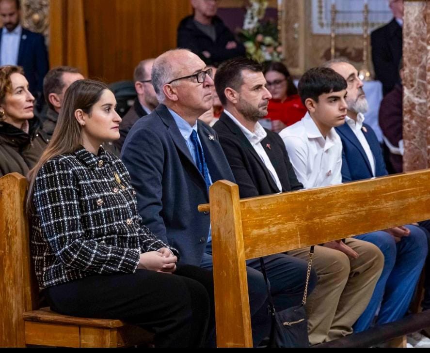 SepulcroTorrent's tweet photo. El  8 de marzo vivimos un acto muy importante para nuestra Hermandad: la Imposición de medallas a los nuevos hermanos. 
Inmaculada Puchades Vallejo, Reina del Encuentro y Ángel de la Resurrección, impuso el fajín a Xavi Vilata Serrano, Hermano Mayor 2026. https://t.co/fixZGKNm4x