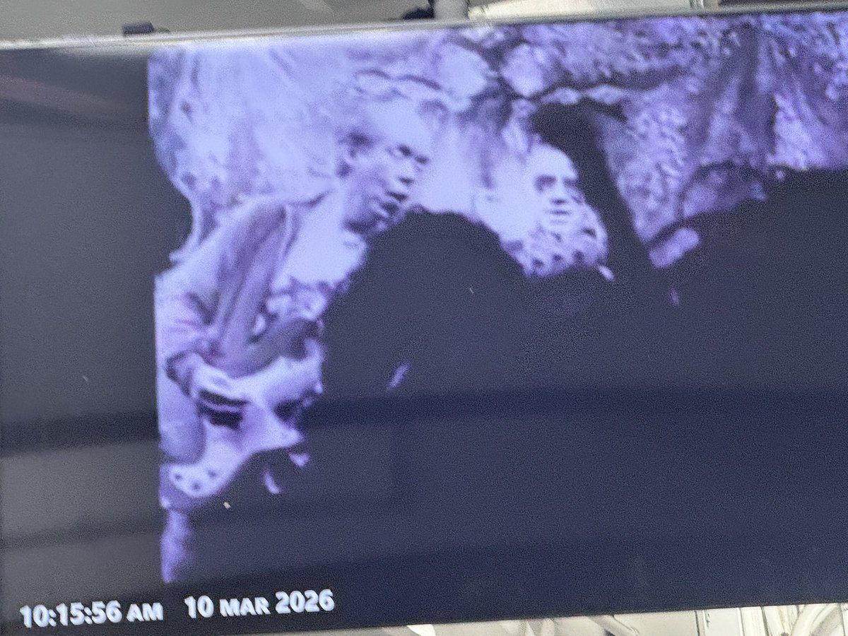 axel_bowie's tweet photo. @eltalcha #VivePoderoso viendo a @fobiamx en el @MetroCDMX https://t.co/SiJO23oMSC