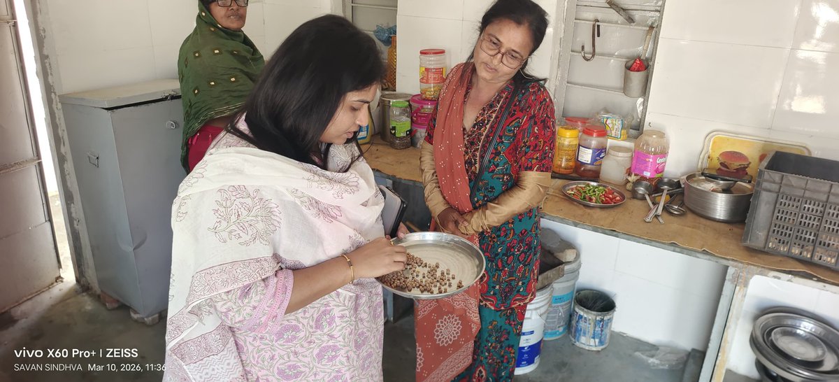 આજરોજ માનખેત્રા, શેરીયાજ પ્રાથમિક શાળાની  એમડીએમ રસોડાની  મુલાકાત લીધી ભોજનની ગુણવત્તા ચકાસી તેમજ બાળકો પાસે એમડીએમ ભોજન અન્વયેના અનુભવો જાણ્યા તે અન્વયે સંચાલક શ્રી ને જરૂરી સૂચનો આપ્યા.<a href="/CMOGuj/">CMO Gujarat</a> <a href="/revenuegujarat/">Revenue Dep. Gujarat</a> <a href="/InfoGujarat/">Gujarat Information</a> <a href="/collectorjunag/">Collector Junagadh</a> <a href="/esdmkeshod/">ASSISTANT COLLECTOR & SDM KESHOD</a> <a href="/InfoJunagadhGoG/">Info Junagadh GoG</a>