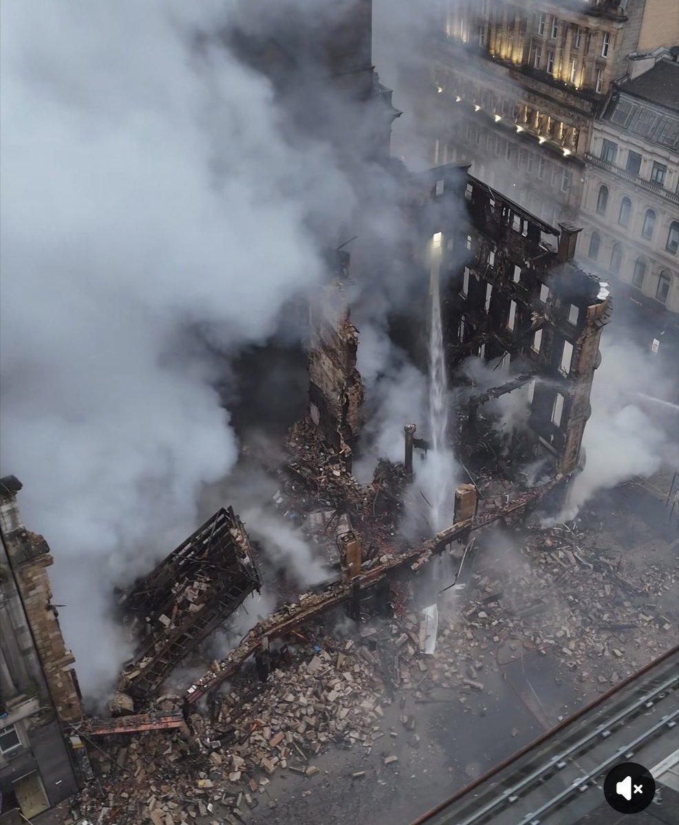 marshallscore's tweet photo. @SBarrettBar It’s a Grade II listed building….it appears 30 businesses have perished, some dark issues emerging, concerning planning being refused in December at the “vape shop”😳😳 https://t.co/jRUUvBYlsy