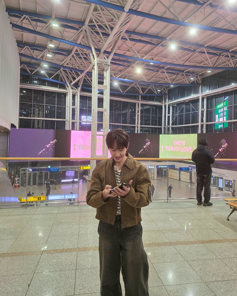 서울역에 온유가 진짜 가득😘

#온유 #ONEW
#ONEW_TOUGH_LOVE #TOUGH_LOVE #터프러브