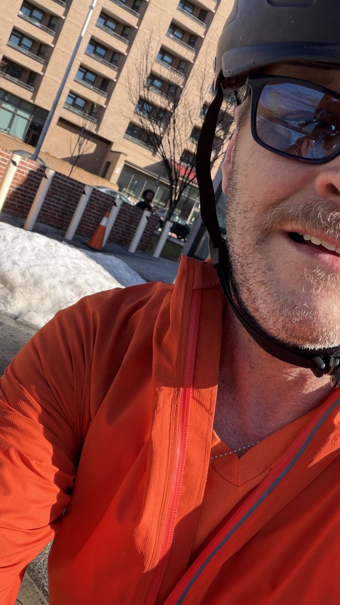 JohnnyRayBee's tweet photo. I can't believe piles of snow can still be found around the city! https://t.co/ib5Wb8SBVI