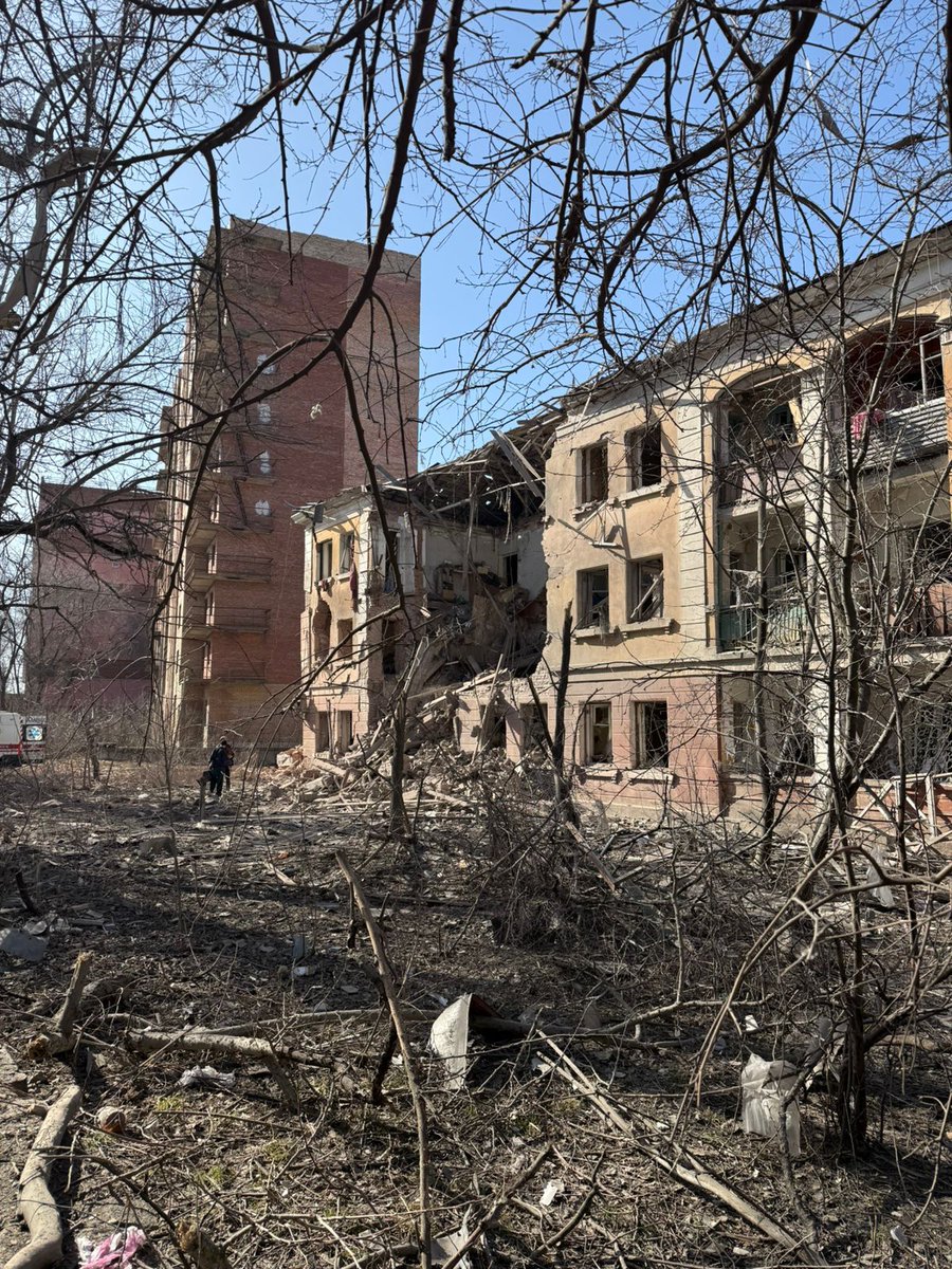 filashkin's tweet photo. In Sloviansk, the number of injured has risen to 20; the death toll remains 4 as of 15:30. 

This morning Russians dropped three aerial bombs on the city. 

12 apartment buildings, a private house, an administrative building, and 20 vehicles were damaged. https://t.co/5HOUT9jrjj