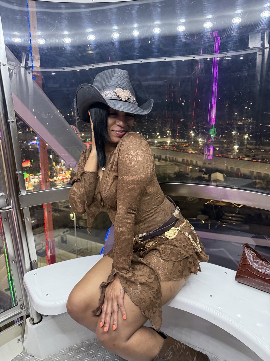 prxncesshussle's tweet photo. h-town 🤗 https://t.co/62SDrcxJMd