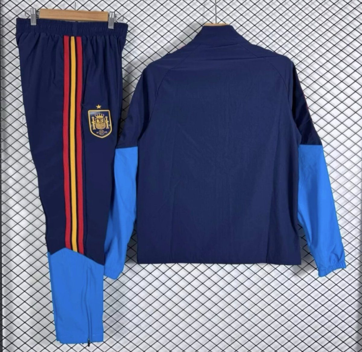 RETRO_STYLE tweet media