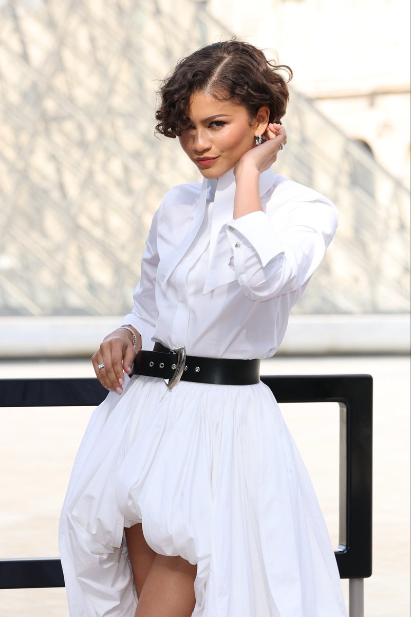 extratv's tweet photo. Zendaya wears bridal white and sports a gold band on her ring finger as she attends the Louis Vuitton show at #ParisFashionWeek! 🤍 https://t.co/tTvT22YEby