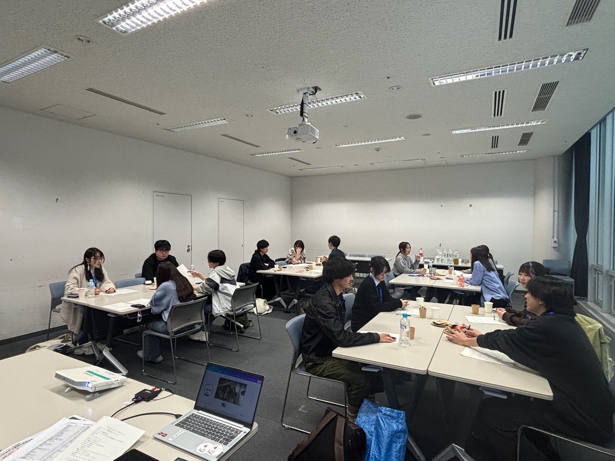 care_view31450's tweet photo. 福祉を「自分ごと」にする場を学生の手で。

ヘラルボニーを知り、作品に触れてから、
「違いがそのまま美しさになる世界」を
もっと広げていきたいと思った。

そんな思いが、今の活動につながっています。
#HERALBONY  
#HERALONYCLUB https://t.co/GMJsUBABEK