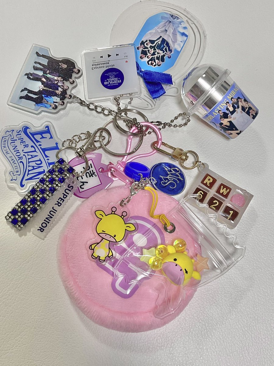 merRYEOWOOK's tweet photo. リョウクの湯に入ったら、可愛いキリン出てきた🦒
ケースに入ったら可愛くなった😍

ロスの中1日頑張った……
みなさんお疲れ様でした💙

可愛くてすごいソンムルに心を温めてもらっています♨️🥹 https://t.co/RhRkAlzENC