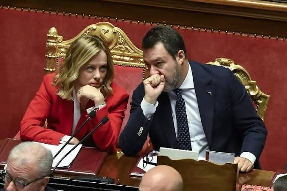 Storace's tweet photo. Anime belle scatenate.
Si sono dimenticati i bei tempi, quando la #magistratura assediava Matteo Salvini “anche se ha ragione” oppure incitavano a mettere nel mirino Giorgia Meloni perché “non ha inchieste giudiziarie a suo carico e quindi non si muove per interessi personali”.
Smemorati.
Toghe politicizzate… esistono, eccome se esistono ⚖️