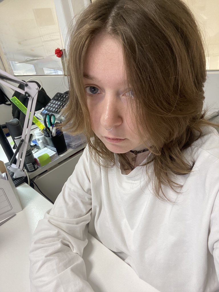 лена tweet media