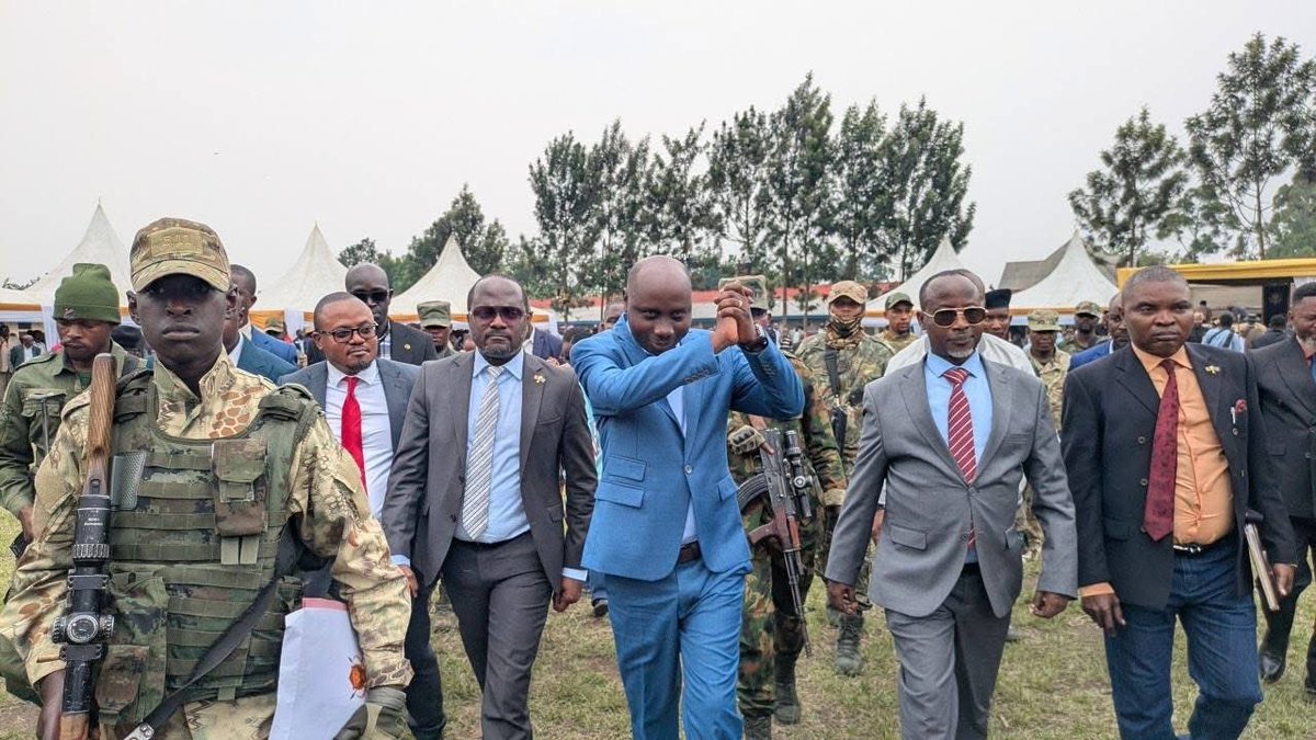 kivunewstoday's tweet photo. RDC 🇨🇩 |
À #Bweremana, chef lieu de la chefferie des #Bahunde a vécu ce mardi 9 mars un moment historique avec l’installation officielle du #Mwami #Kalinda #Miteetso II Gauthier. La cérémonie s’est tenue sous l’autorité de Corneille Nangaa, représenté par son directeur de cabinet Yannick Tshisola, ainsi que du gouverneur du Nord-Kivu représenté par le vice-gouverneur Amani Bahati Chadrack. Accueilli avec enthousiasme par la population, ce nouveau leadership coutumier suscite de grands espoirs pour la stabilité, la cohésion et le développement de la chefferie des #Bahunde. 🇨🇩
