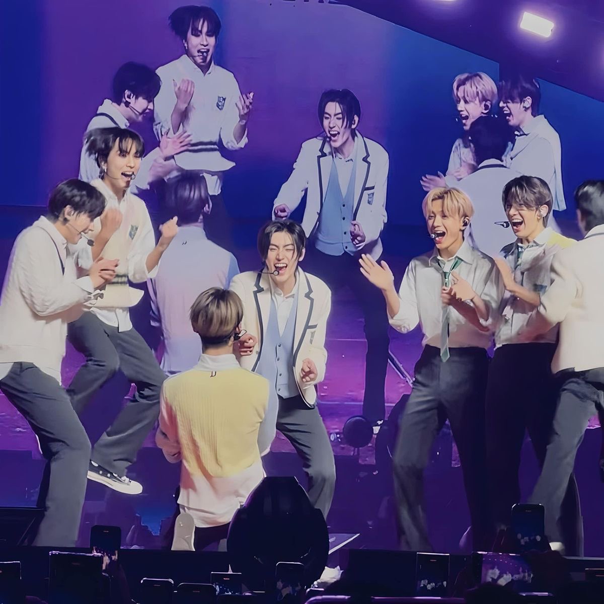 ENHYPEN IS 7. 
forever sevEN.

please sign the petition and keep dropping tags for heeseung. let’s stay loud and united, our voices matter and we’ll keep fighting for him.

c.org/qCfLYftKRk

ENHYPEN HOME
#ENHYPEN_IS_7
#ENHYPEN_HOME
#Alwayswithyou