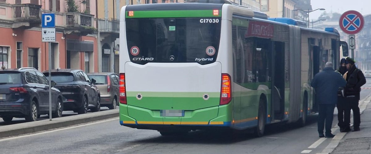 « Ce sont toujours les mêmes » : à Crémone (Italie), une lycéenne giflée par deux musulmanes de 17 ans car elle mangeait un sandwich pendant le Ramadan. Le chauffeur de 52 ans a également été agressé et a dû être hospitalisé

 fdesouche.com/2026/03/10/ce-…