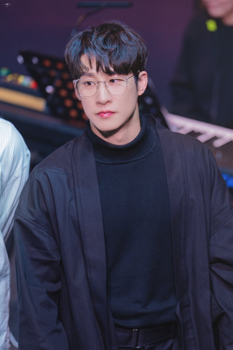 onepuzz1e's tweet photo. 260309 모 베러 콘서트 🌿 초록 포토타임

#김지철 https://t.co/CSpLrs651R