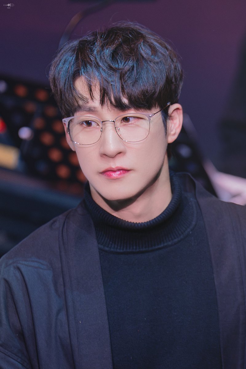 onepuzz1e's tweet photo. 260309 모 베러 콘서트 🌿 초록 포토타임

#김지철 https://t.co/CSpLrs651R