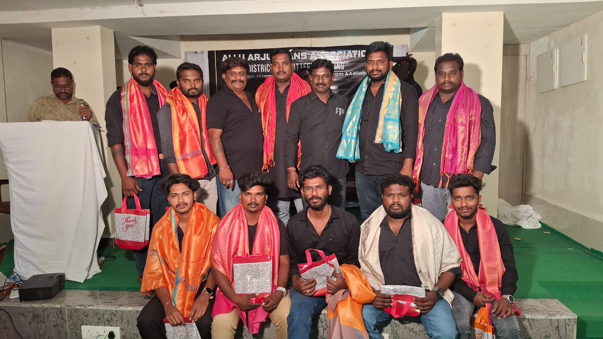 AAFAOnline's tweet photo. Allu Arjun Fans Association – Khammam District Committee, Telangana. 

Hearty congratulations to all the committee members. Wishing you great success in your responsibilities and service.

#AAFA #AlluArjun https://t.co/RKmWjv961z
