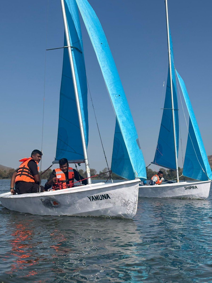 UBArea_IA's tweet photo. ⚓ SAPPERS CONQUER THE WATERS! GOLDEN KEY DIVISION STRIKES GOLD! 🥇
Precision. Power. Pride.
The unstoppable #GoldenKeySappers of #GoldenKeyDivision dominated the Sailing Regatta 2026 at Army War College, Mhow, proving once again that soldiers who conquer land can command the waters too! 🌊⚓
Competing fiercely against 20 elite teams, the Sappers delivered a masterclass in endurance, coordination and grit:
🥇 Gold – Sailing
🥈 Silver – Sailing
🥈 Silver – Kayaking (Singles)
Their stellar performance earned them the prestigious Sailing Trophy from the Chairman BWTA, AWC — a testament to unmatched seamanship and teamwork. 🏆
From battlefields to regattas, the message is clear:
Where Sappers compete, excellence follows.
Skill. Speed. Spirit.
The Sappers don’t just participate — they dominate. 💪🇮🇳
⚓ जल पर भी सैपर्स का परचम — गोल्डन की डिवीजन ने जीता स्वर्ण! 🥇
साहस। कौशल। विजय।
#GoldenKeyDivision के वीर #GoldenKeySappers ने Army War College, Mhow में आयोजित Sailing Regatta 2026 में शानदार प्रदर्शन कर जल क्रीड़ा में भी अपनी श्रेष्ठता साबित कर दी। 🌊⚓
20 मजबूत टीमों के बीच कड़े मुकाबले में सैपर्स ने अनुशासन, टीमवर्क और अदम्य जज्बे का परिचय देते हुए शानदार उपलब्धियाँ हासिल कीं:
🥇 Gold – Sailing
🥈 Silver – Sailing
🥈 Silver – Kayaking (Singles)
उनकी उत्कृष्ट क्षमता और सामूहिक समन्वय के लिए टीम को Chairman BWTA, AWC द्वारा प्रतिष्ठित Sailing Trophy से सम्मानित किया गया। 🏆
संदेश साफ है—
जहाँ सैपर्स उतरते हैं, वहाँ जीत तय होती है।
धरती हो या जल,
भारतीय सेना का जज्बा हर मोर्चे पर अडिग है। 💪🇮🇳
#IndianArmy #SuryaCommand #GoldenKeyDivision #GoldenKeySappers #SailingRegatta #ArmyWarCollege #उत्कृष्टता #TeamSpirit #Victory #ArmyPride #जयहिंद
@adgpi @panchshulpulse @PRODefDehradun @suryacommand @IbexRadioTarana @radioibextarana @voiceofspiti @PoohCrs8913 @ProDefLko @SpokespersonMoD @DefMinIndia