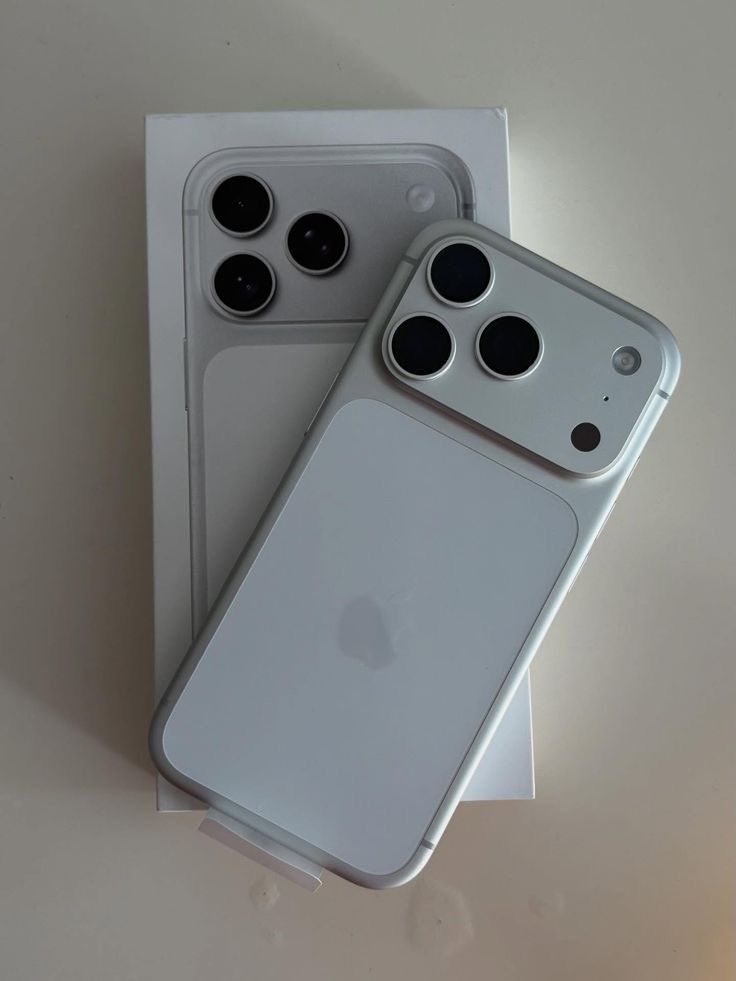 sheis_Z's tweet photo. a new macbook or a phone, which one are you manifesting? https://t.co/51FtWI0mQI